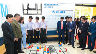 Niềm vui đón phòng STEM mới của thầy trò trường Hàm Rồng và Lam Sơn (Thanh Hóa)